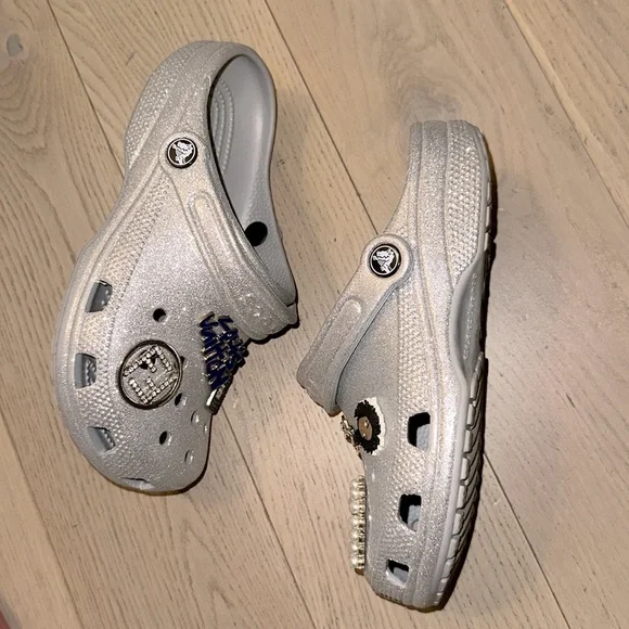 😍WOMEN GLITTER CROCS BUNDLE WITH CHARMS. Size 6, used gently in great condition - Picture 6 of 14